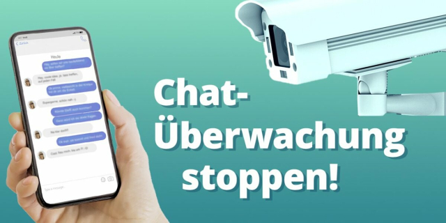 Eine überwachungskamera ist auf ein Smartphone gerichtet. Im Bild steht "Chat-Überwachung stoppen!" Bild: Campact