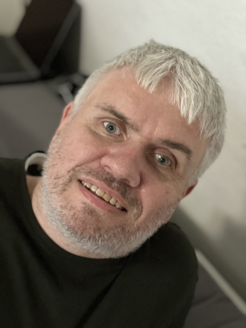 Portrait of me with my two week grown beard. The cheeks are covered in mostly white hair, the chin and upper lip are covered in darker hair. The hair is about 1 cm long.