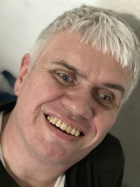 Portrait in the same location, but with my beard completely removed. Cheeks, chin and upper lip are smooth again.