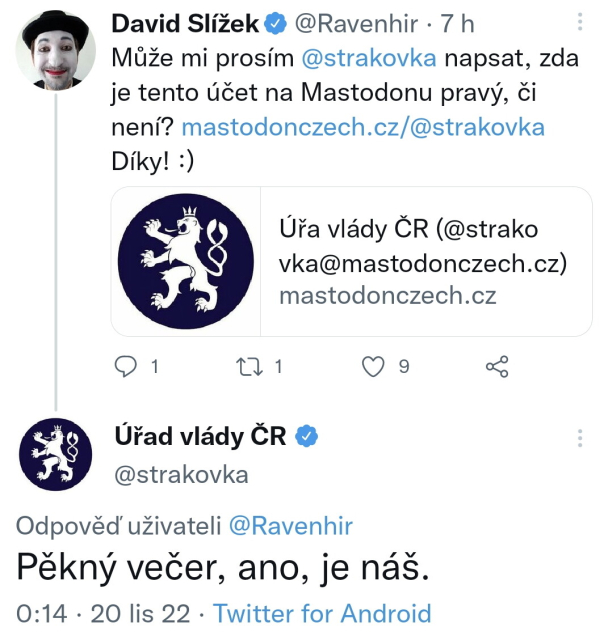 Screenshot tweetu, ve kterém jsme požádali oficiální twitterový účet Úřadu vlády ČR o potvrzení, zda je účet @strakovka na MastodonCzech.cz skutečně pravý. A dostali jsme ujištění, že ano.