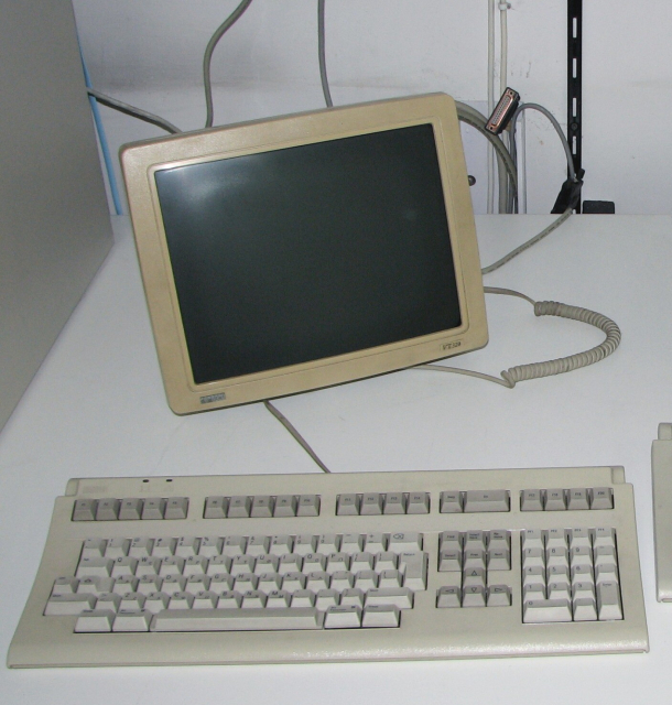 A DEC VT320 terminal monitor and keyboard. Source: https://commons.wikimedia.org/wiki/File:DEC-VT320-0a.jpg