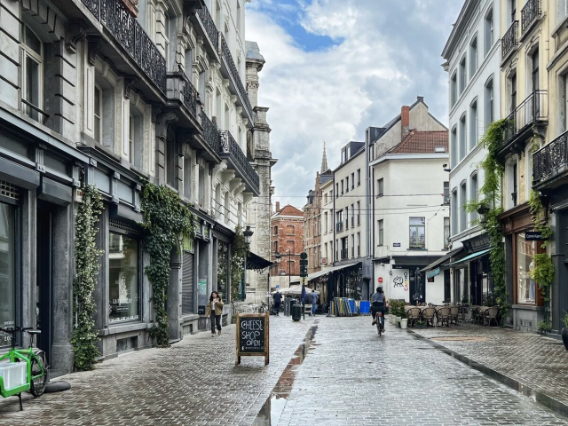 Same street in a photo taken by me in June 2022.