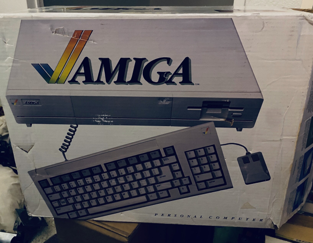 Rainbow checkmark logo on the packaging of the Amiga 1000 computer