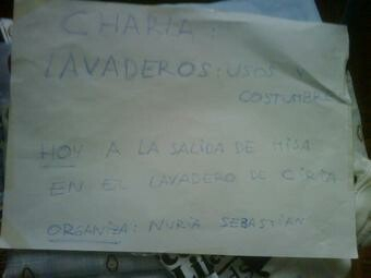 Imagen de muy mala calidad. Se trata de un folio con unas letras escritas a mano, de manera rápida, en boli bic. Pone, en letras mayúsculas:

Charla lavaderos: usos y costumbres.

Hoy a la salida de misa, en el lavadero de Ciria. 

Organiza: Nuria Sebastián.
