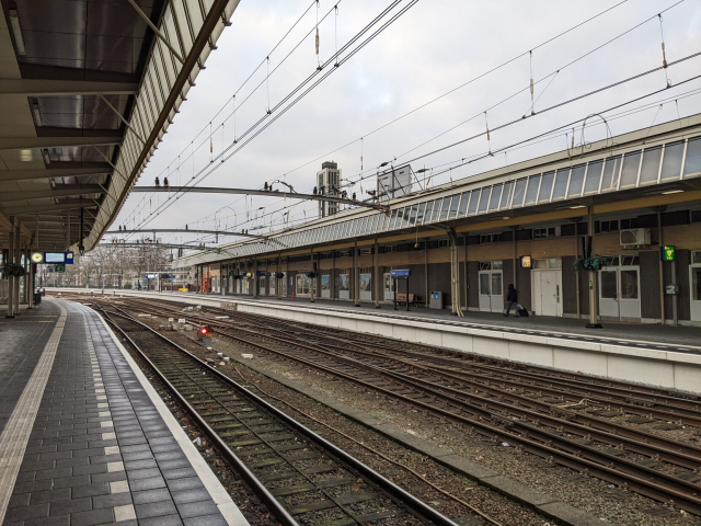 Main tracks of Venlo Station. In overhead wires there are visible insulators allowing switching of the voltage individually in each section.