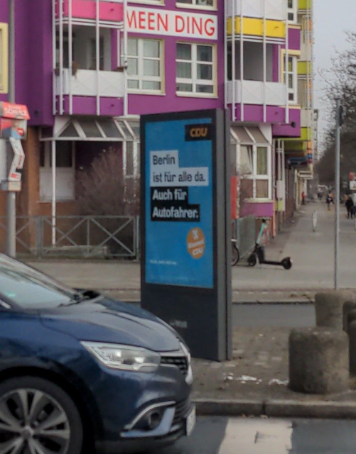 Wahlplaket der CDU mit dem Text:

Berlin ist für alle da. Auch für Autofahrer.