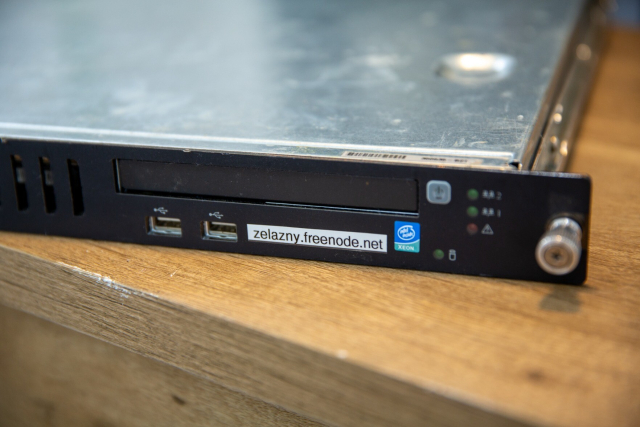 The front of a server that says "zelazny.freenode.net"
