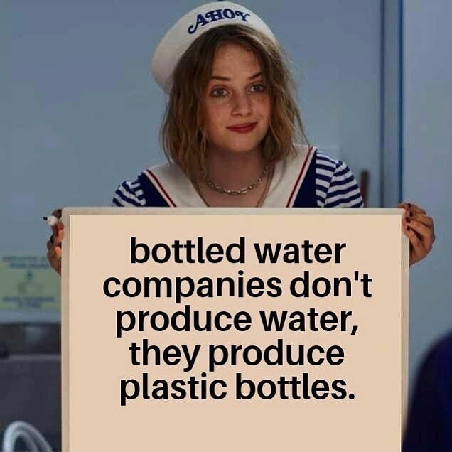 Photo avec la citation en anglais : Les entreprises d'eau en bouteille ne produisent pas d'eau, elles produisent des bouteilles