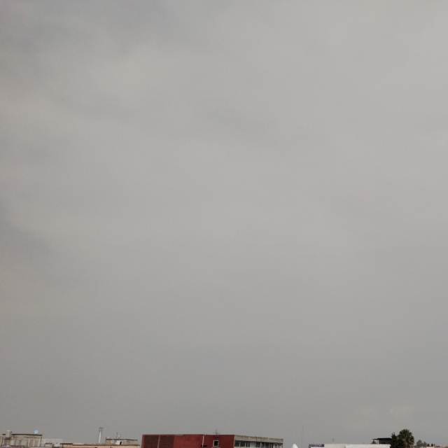 Si observan detenidamente notarán en dónde es nube de vapor y en donde es la nube de ceniza. Justo donde crece el foco