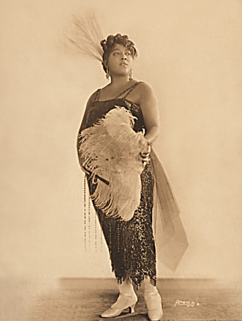Black and white image of vaudeville singer, Mamie Smith.