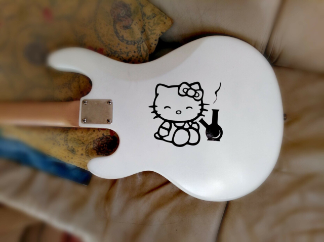Back of Stingkitty, featuring Hello Kitty smoking a bong.