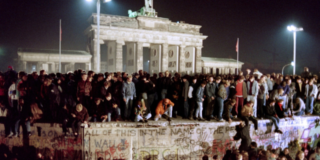 Picture of the fall of the Berlin Wall, Brandenburger Tor in the background