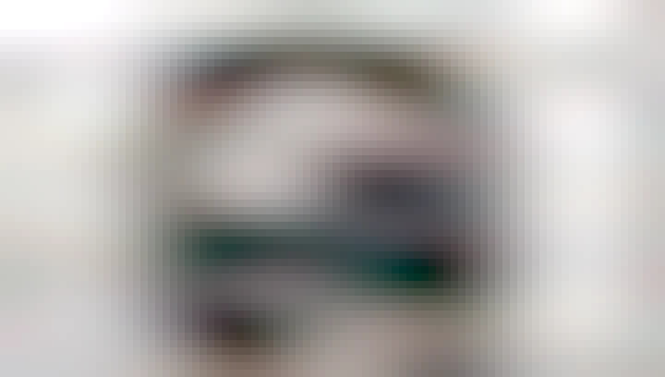 Rozkousaná sluchátka JBL