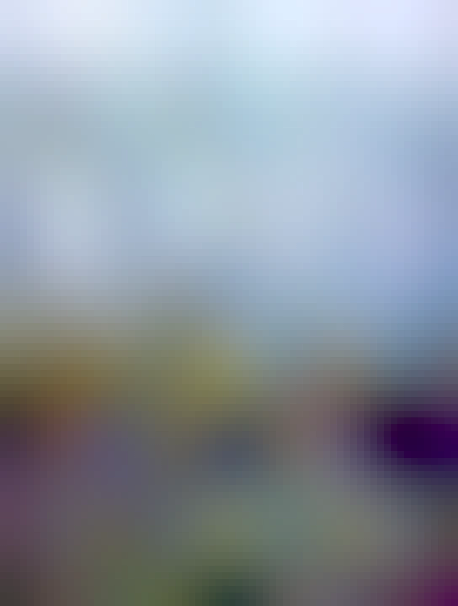 sťahujúce sa búrkové mračná nad Národným divadlom v Bratislave 