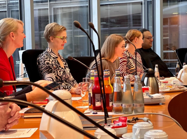 Presentation of the STF in the German Bundestag: Christina Schmidt-Holtmann, Franziska Brantner, Adriana Groh, Katharina Meyer, Tara Tarakiyee
