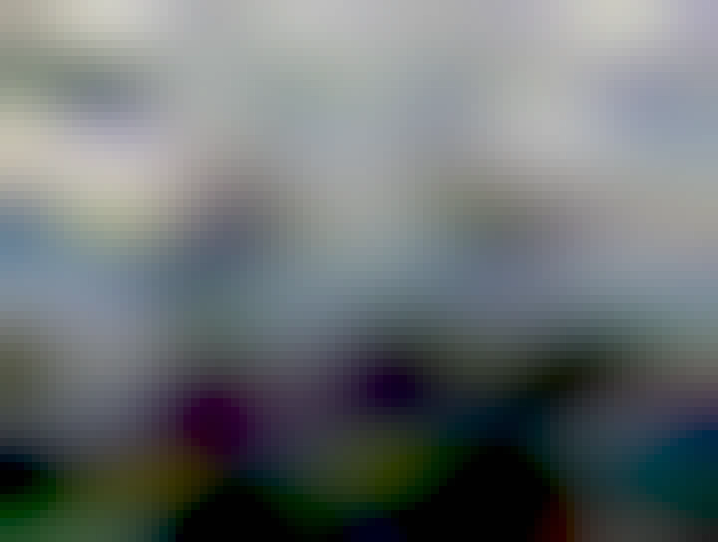 nejaská Rímska brána, či aká, obloha je modrá s pár oblakmi, taká jesenná, na tej bráne sú postavy, hmm držia asi vlajky, a oštepiy