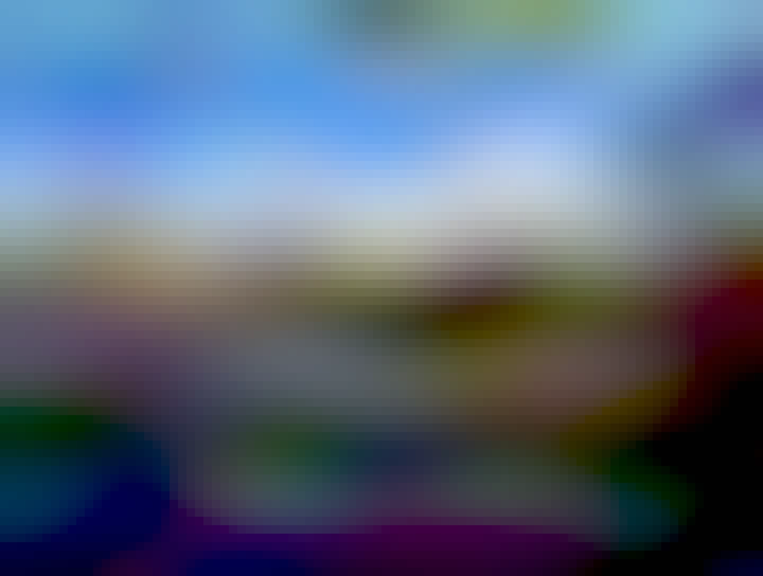 promenáda pred Slovenským národným divadlom Slovenskou filharmóniou a hotelom Carlton.. 