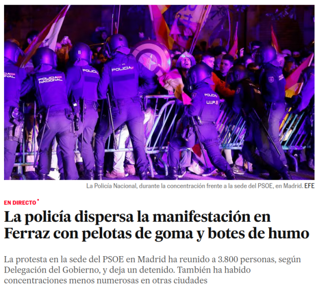 Titular de El País: "La policía dispersa la manifestación en Ferraz con pelotas de goma y botes de humo -- La protesta en la sede del PSOE en Madrid ha reunido a 3.800 personas, según Delegación del Gobierno, y deja un detenido. También ha habido concentraciones menos numerosas en otras ciudades"