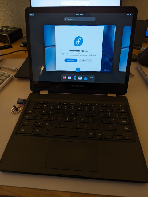Samsung Chromebook Pro showing the Fedora 39 welcome screen