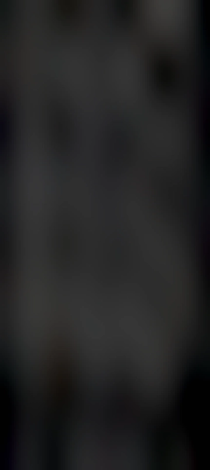 Casualmente ayer hubo disturbios en
la calle Ferraz en el centro de Madrid.

Casualmente ayer estuvieron encabezadas por Ortega Smith, que se enfrentó incluso a la policía para que sus "chavales" pudieran circular libremente por las calles de Madrid.

Casualmente esta noche han destrozado el
escaparate de nuestro negocio y modo de vida de varias familias.

Como no pudieron contra la policia, han ido a
descargar su violencia contra un negocio, como en la noche de los cristales rotos de la Alemania negra ellos han dado el paso y atacan a los negocios progresistas.

Esta es "La gente de bien" según PP y VOX.

La "gente de bien" que berrea en Ferraz demuestra que odian a casi toda España: Odian a las mujeres, odian a los homosexuales, odian a los progresistas, odian a los de otro color, odian a los antifascistas, odian a la policía y odian a los trabajos de los demás.

Ante ese odio, proponemos la ausencia de todo miedo: La libertad y a seguir trabajando.

Hoy abrimos.