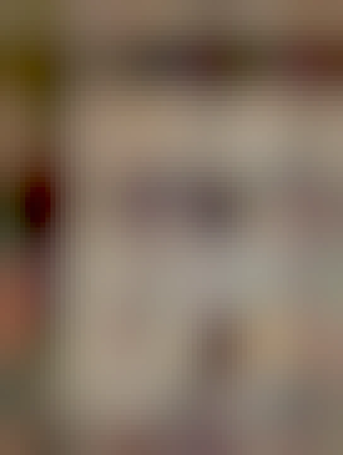 biela kachličkovaná stena na ktorej je logo Corgoň a nápis: Hrdo nesúci meno legendárneho kováča Juraja Corgoňa