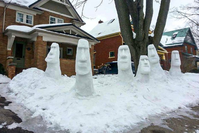 Photo: Snow-covered front garden, instead of snowmen you can see a group of 6 snow "Moai" (the monolithic stone figures on Easter Island).