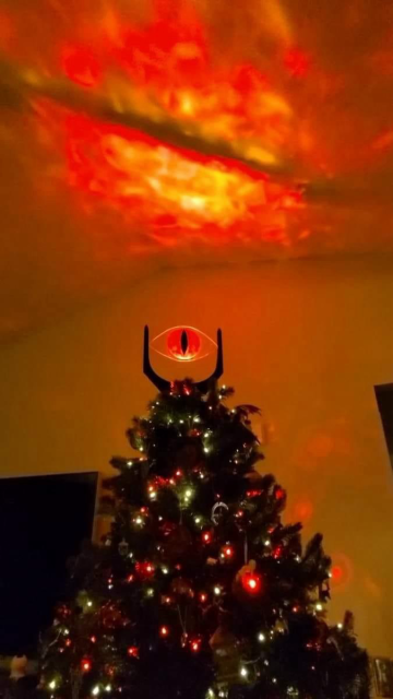 The perfect Xmas tree topper doesn’t exis… (Eye of Sauron)