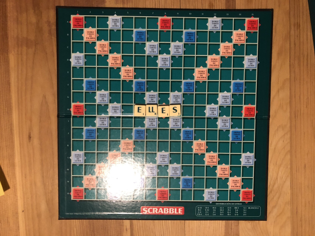 Primera palabra en el scrabble, "elles".