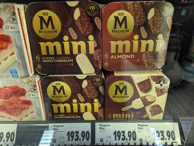 Různé druhy balení Magnum mini, všechny za cenu 193,90 Kč