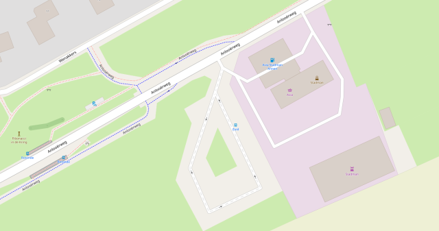 Map before editing: Quickly drawn landuse around bus stop and missing parking