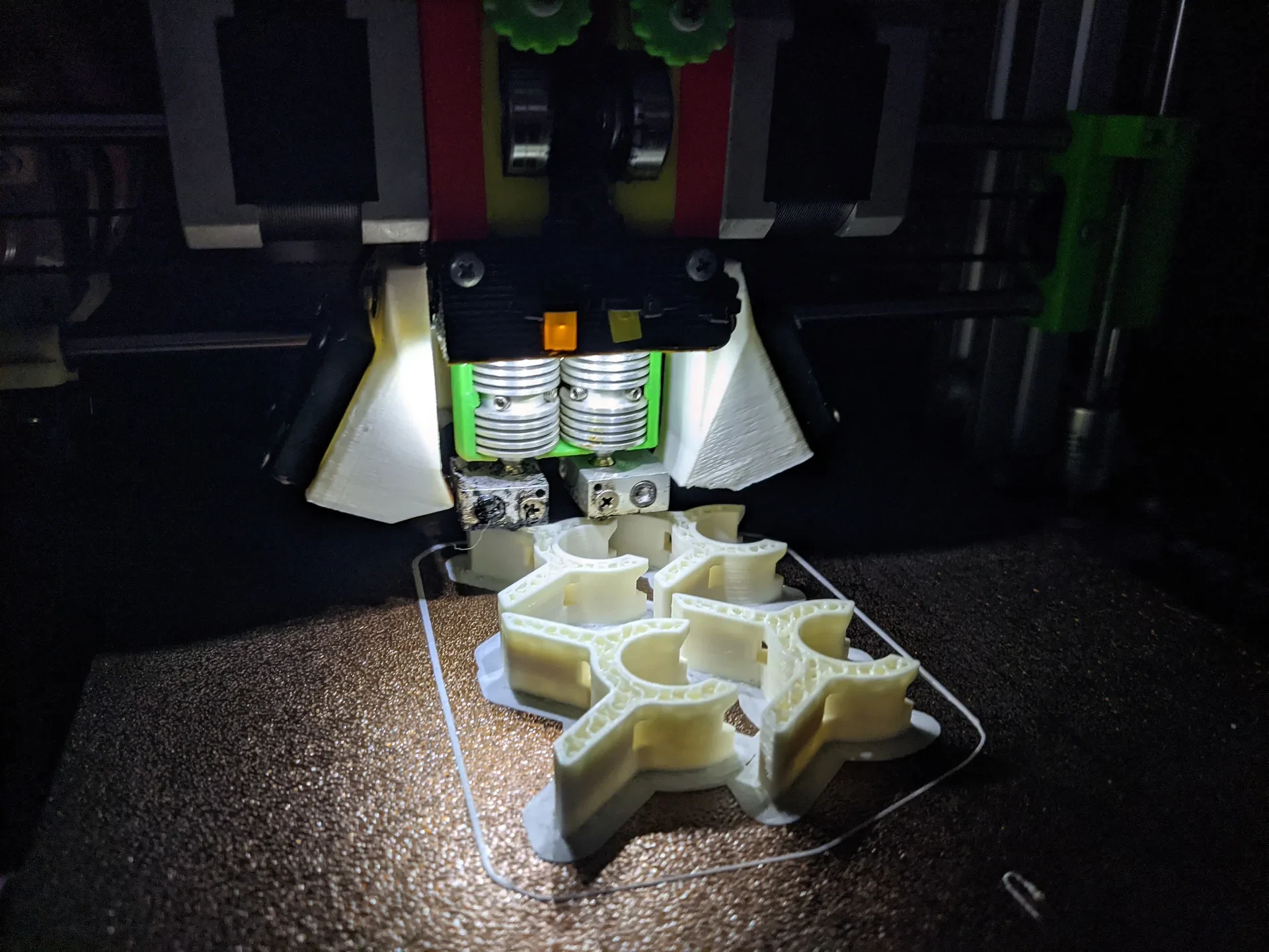 3D Printer printing 4 plastic feets