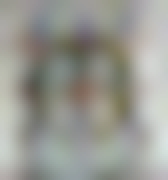 Picture of a grumpy looking cat with the text: "When you meow at your owner because you are hungry, and instead of feeding you he meows back at you with 13 grammatical mistakes"