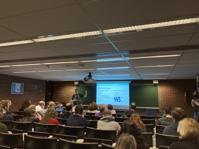 Mike Gifford speaking at FOSDEM about the sustainable web manifesto and web sustainability guidelines.