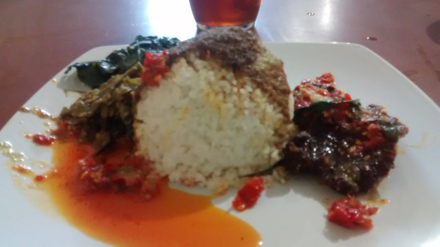 Nasi Padang dengan dendeng batokok