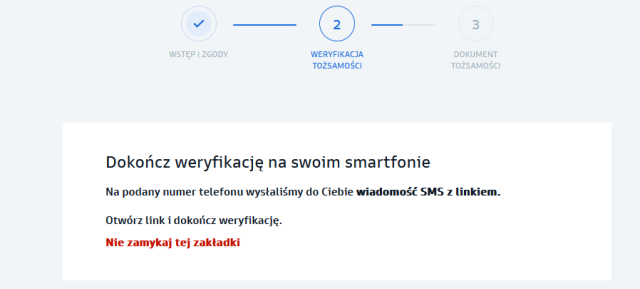 Zrzut ekranu ze strony z informacją aby dokończyć weryfikację na smartfonie przez kliknięcie linka w SMS.
