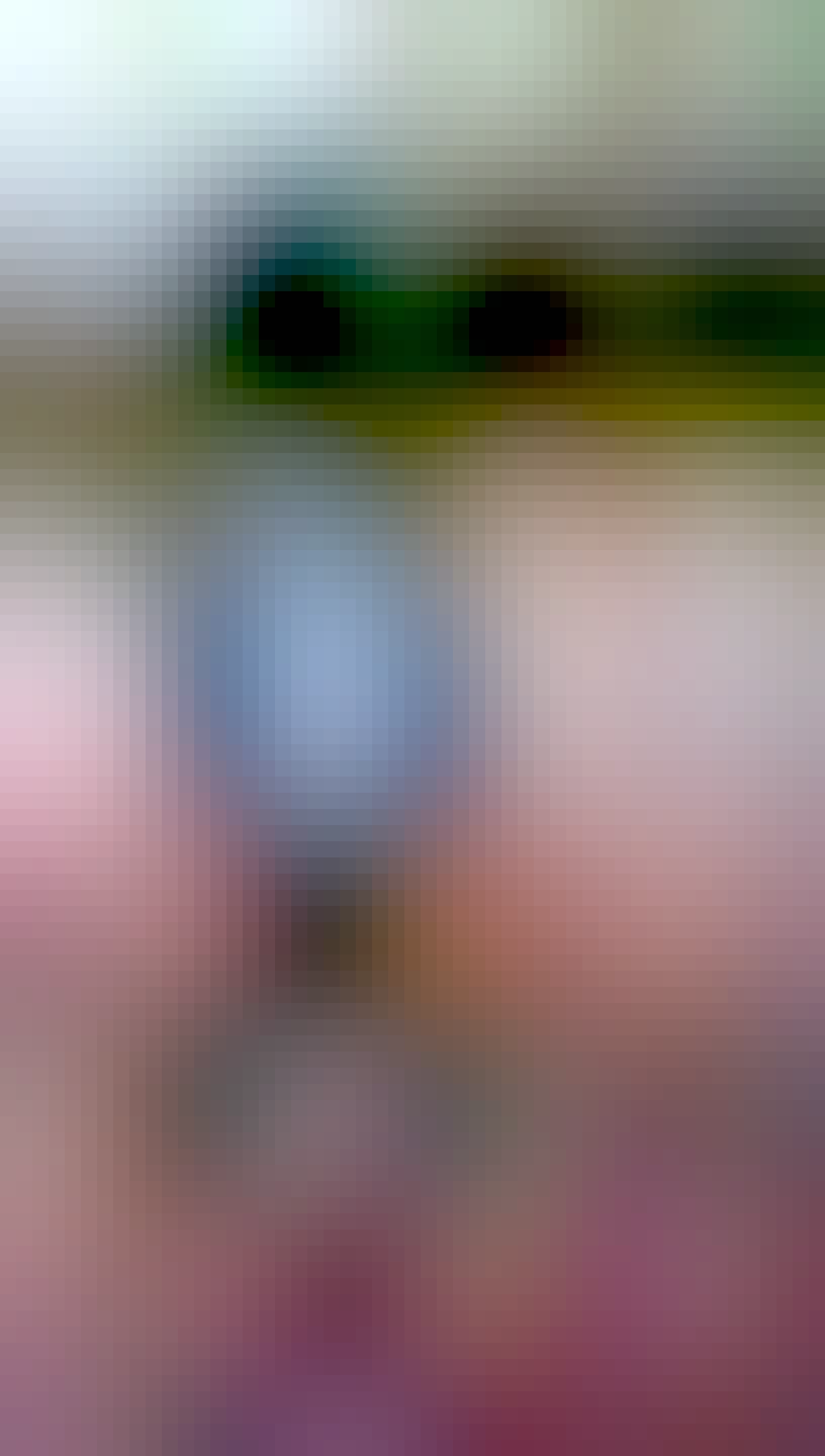 Pavlova levá ruka s novými hodinkami 