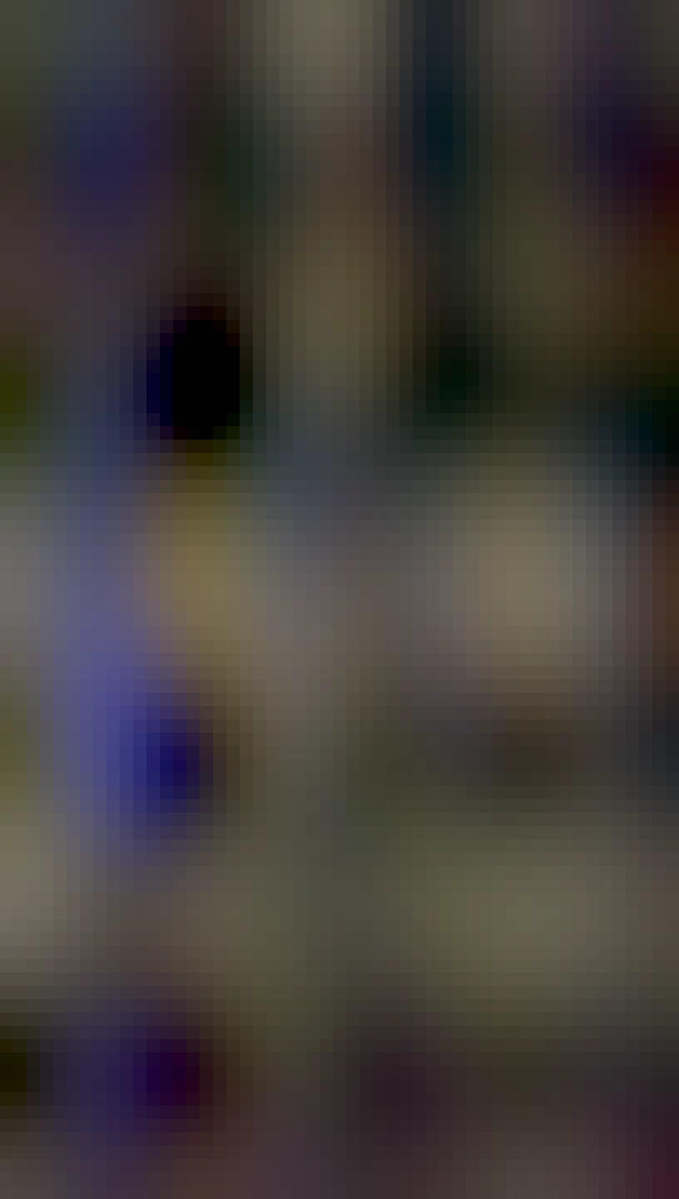 Street sign that says “please like and share this post”