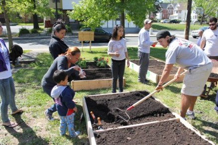 Community Gardening | Non-profits in the News

burgie14.wordpress.com