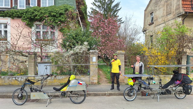 Two solarbikes with their builders.