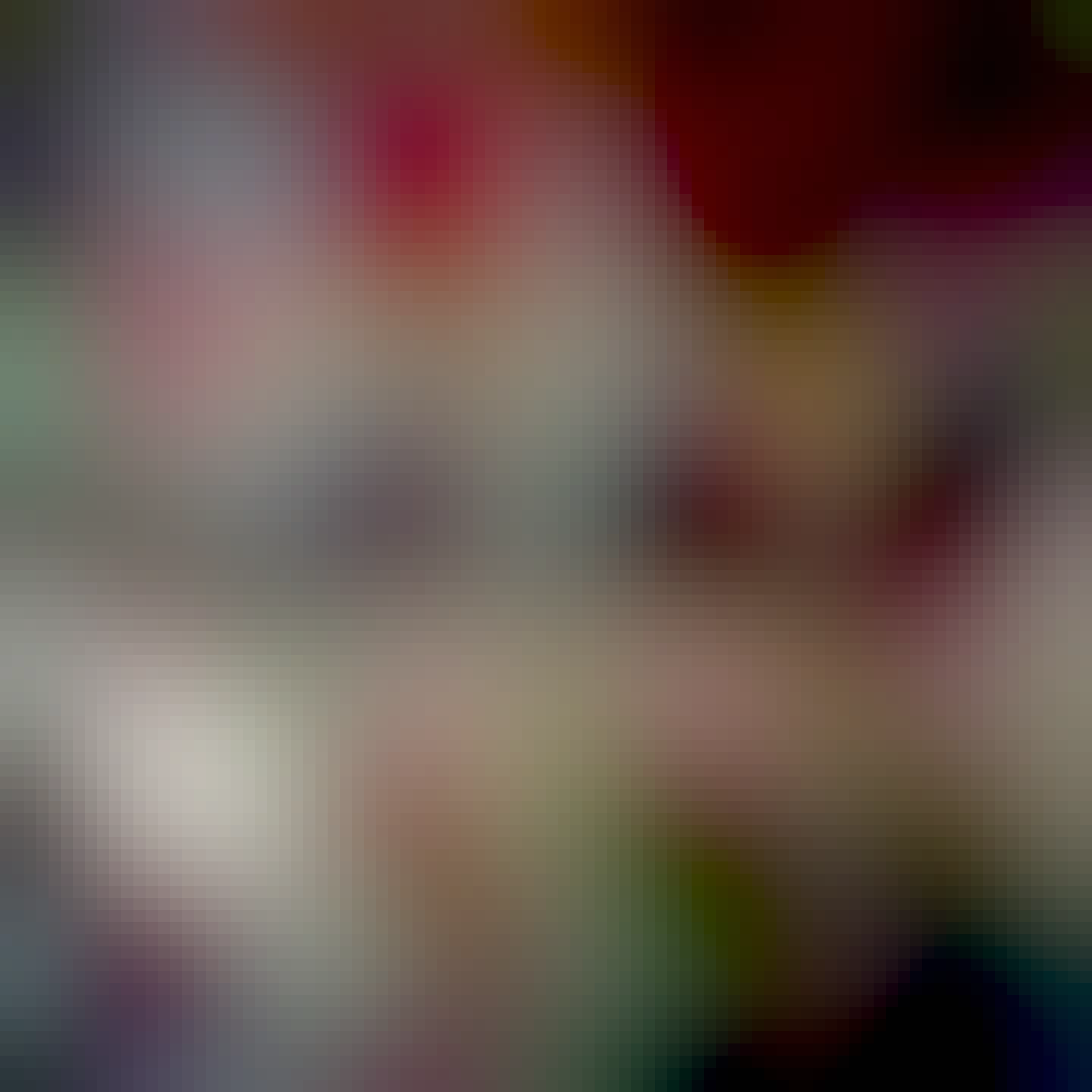 Kočka sleduje nafukování balónků.