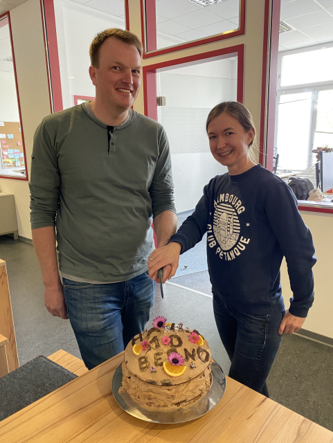 Hanna & Bernd cutting a 10 Years at Tuta cake.