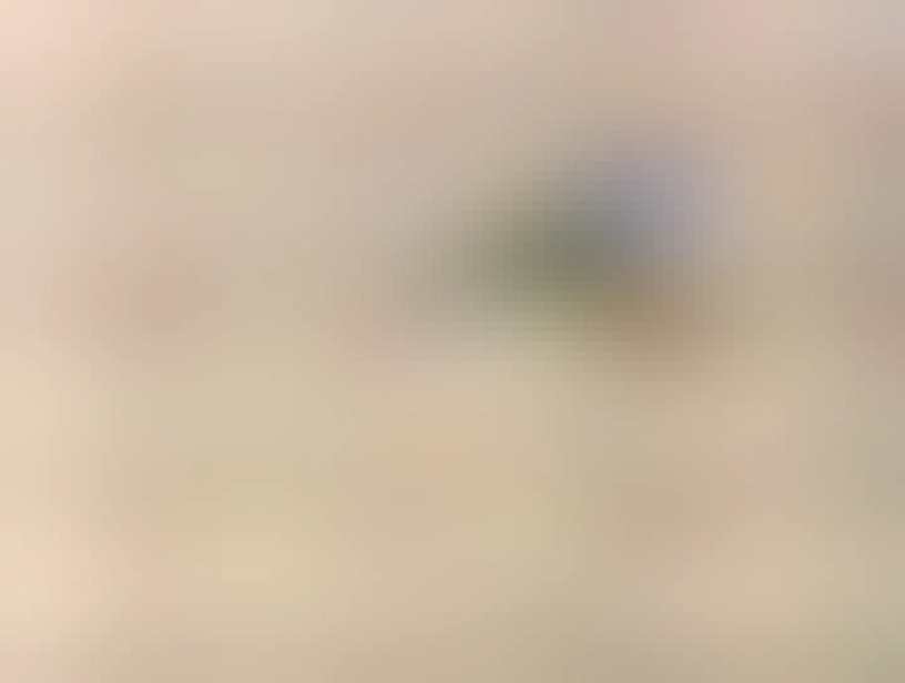 Schraubenmutter auf grau gesprenkelter Fläche