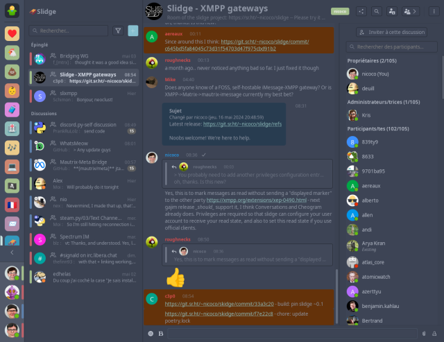 Un screenshot de gajim, qui montre les discussions organisées par espaces de travail.