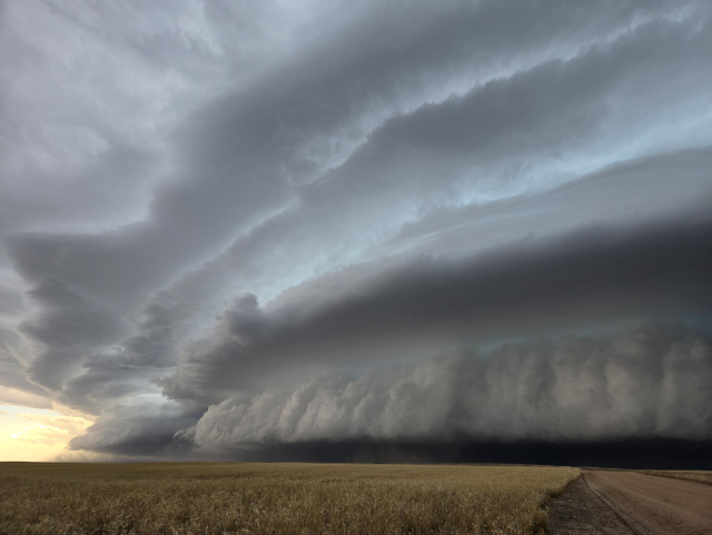 Photograph taken by Daniel Swain on 6/8/2024 of a supercell thunderstorm near Woodrow, CO exhibiting visually spectacular structure (as described further in the main post).