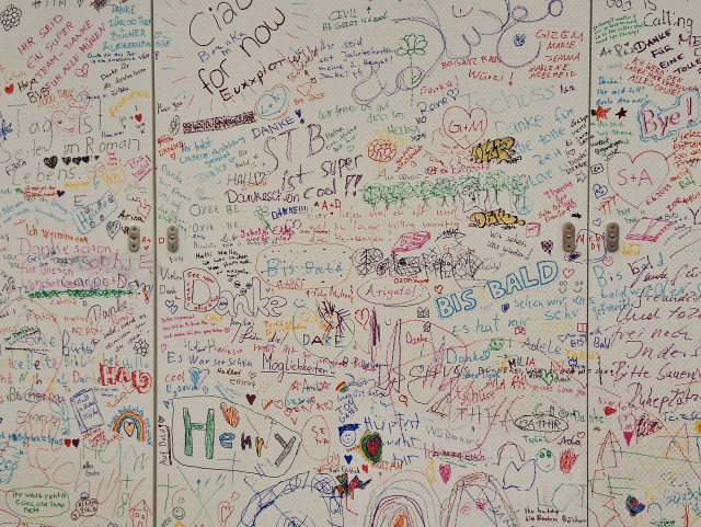 Ein Teil der bekritzelten Wand.