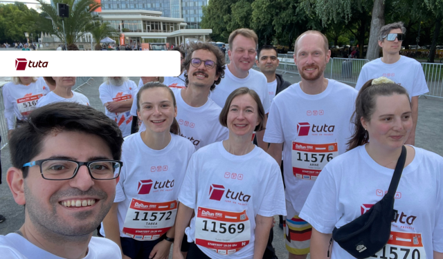 Tuta Team smiling before starting the B2B run. 