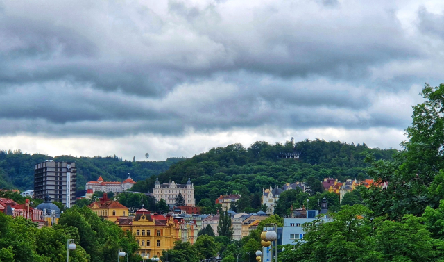 Pohled na centrum Karlových Varů 