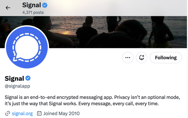 Twitter profile for @signalapp, showing blue checkmark