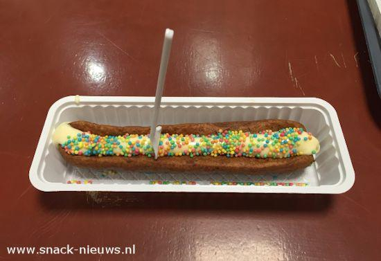 Discodel, a frikandel (meat snack) with fritesaus (fake mayonaise) and sugar sprinkles.