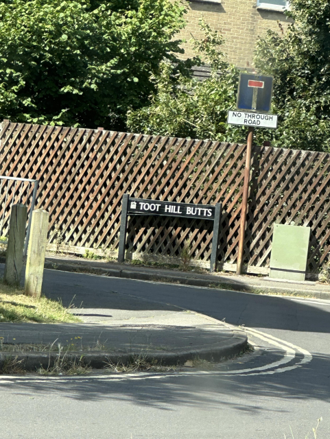 Road sign for “Toot Hill Butts” in Oxford